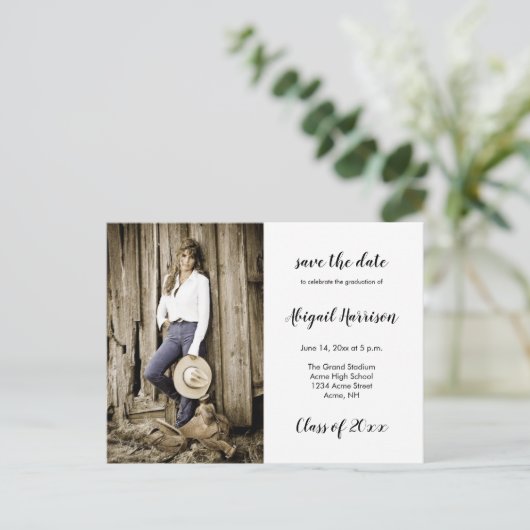 Twee foto-Afstuderen slaan de datum op Aankondigingskaart (Staand voorkant)