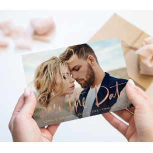 Twee foto Faux Roos Gold Script Save the Date Aankondigingskaart