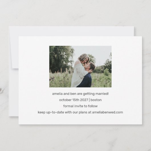 Twee foto Vet Wit Tekst Overlay Eenvoudige Bruilof Save The Date (Achterkant)