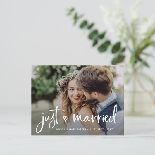 Twee foto | Wit hart en script alleen gehuwd Aankondigingskaart (Staand voorkant)