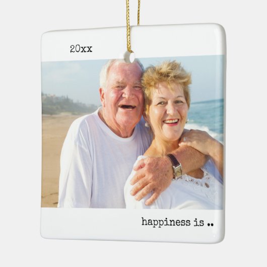 Twee fotogeluk wordt samen minimalistisch keramisch ornament (Links)