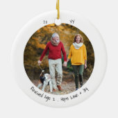 Twee foto's eerste kerstkaartenminimalist keramisch ornament (Achterkant)