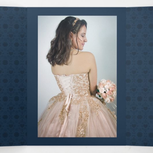 Twee foto's met een tropisch Silhouette Quinceaner Drieluik Uitnodiging (Binnenkant midden)