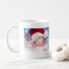 Twee foto's nieuwe baby voor eerste kerstnaam koffiemok