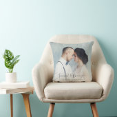 Twee foto's trouw naam datum overlay kussen (Stoel)