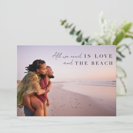 Twee foto's van liefde en het strand bruiloft save the date (Staand voorkant)