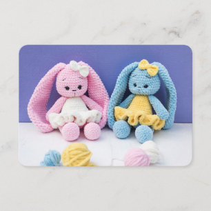 Twee Gehaakte Pastelkleurige Konijnen Fotografie Informatiekaartje