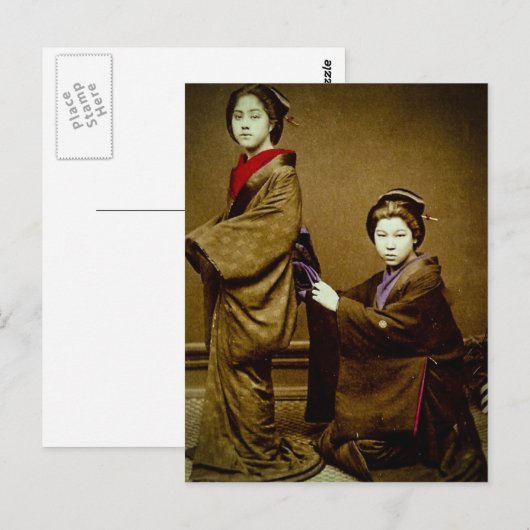Twee Geisha die een Kimono  Japans aanpast Briefkaart (Voorkant / Achterkant)