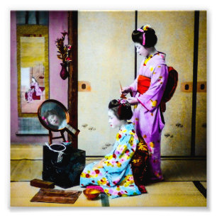 Twee Geisha Doing Hair  Oude Japanners Foto Afdruk