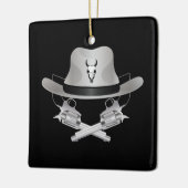 Twee gekruiste pistolen en pet keramisch ornament (Links)