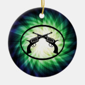 Twee gekruiste pistolen; gloeiend keramisch ornament (Voorkant)