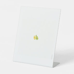 Twee gele en groene bloemen op een witte achtergro reclamebord met voetstuk