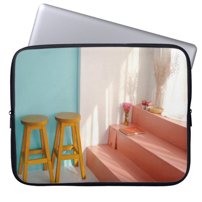 Twee gele houten stooten laptop sleeve (Voorkant)