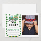 Twee gelukkige Shamrock verjaardagsfeestuitnodigin Kaart (Voorkant / Achterkant)