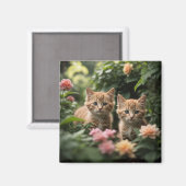 Twee gember Kittens die een weelderige tuin verken Magneet (Voorkant / Achterkant)