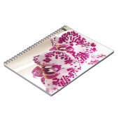 Twee gevarieerde witte en Paarse orchideeën Notitieboek (Linkerzijde)