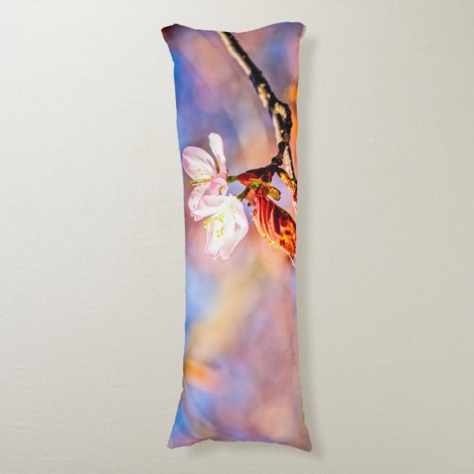 Twee geweldige Sakura Flowers. Roze, blauwe achter Lichaamskussen (Voorkant Verticaal)