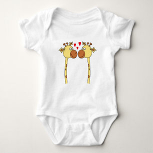 Twee Giraffes met Red Love Hearts. Cartoon Romper