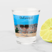 Twee glazen rode wijn met uitzicht van Dubrovnik (Voorkant)