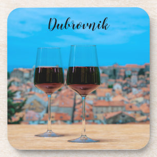 Twee glazen rode wijn met uitzicht van Dubrovnik Bier Onderzetter
