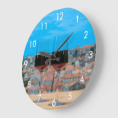 Twee glazen rode wijn met uitzicht van Dubrovnik Grote Klok (Hoek)