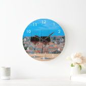 Twee glazen rode wijn met uitzicht van Dubrovnik Grote Klok (Huis)