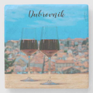 Twee glazen rode wijn met uitzicht van Dubrovnik Stenen Onderzetter