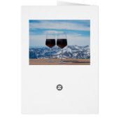 Twee glazen rode wijn tegen bergen (Achterkant)