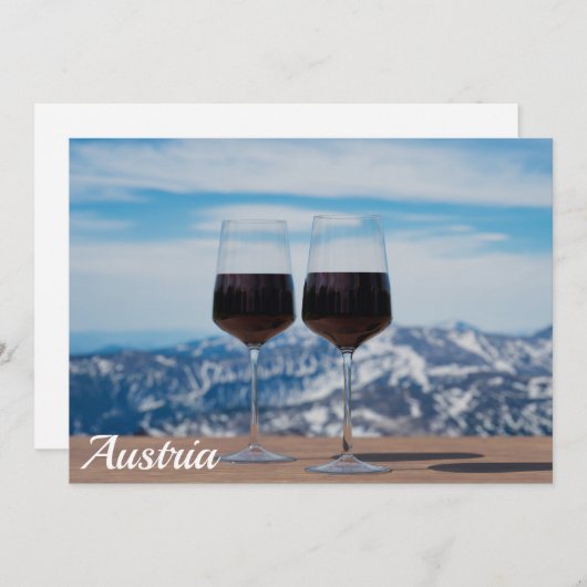 Twee glazen rode wijn tegen bergen (Voorkant / Achterkant)