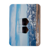 Twee glazen rode wijn tegen bergen magneet (Verticaal)