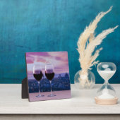 Twee glazen rode wijn tegen de achtergrond van Flo Fotoplaat (Insitu)