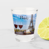 Twee glazen wijn in het café in Parijs (Voorkant)