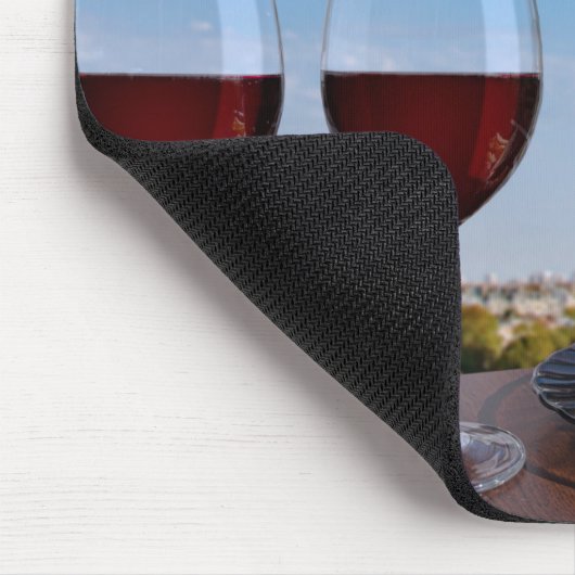 Twee glazen wijn in het café in Parijs Muismat (Hoek)