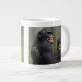 Twee glimlende bonobo's grote koffiekop (Voorkant rechts)