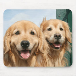 Twee glimlende Golden Retrievers Muismat