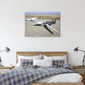 Twee Global Hawks parkeerden op een helling Canvas Afdruk (Insitu (Slaapkamer))