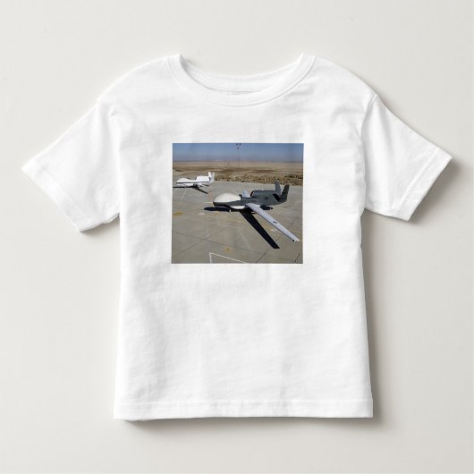 Twee Global Hawks parkeerden op een helling Kinder Shirts (Voorkant)
