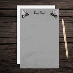 Twee gotische bijen illustraties met schedelvleuge briefpapier