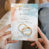 Twee gouden trouwringen zijn verfijnd kaart