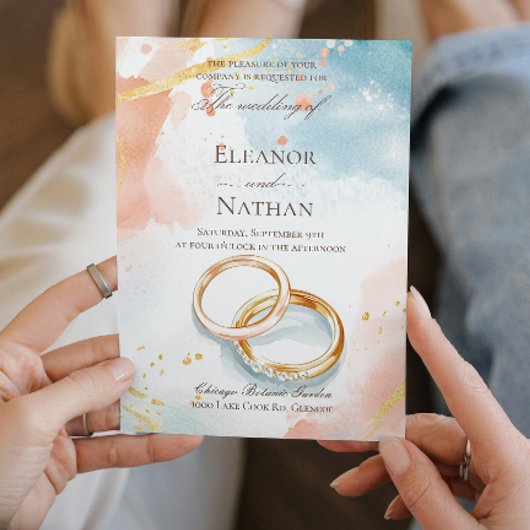 Twee gouden trouwringen zijn verfijnd kaart