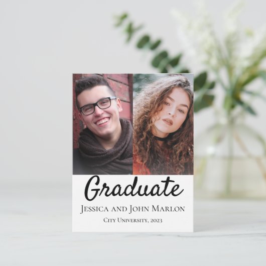 Twee Graduates Double Graduation Party-uitnodiging Briefkaart (Staand voorkant)