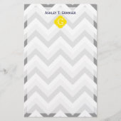 Twee grijze witte Chevron Geel Monogram Briefpapier (Voorkant)