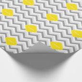 Twee grijze witte Chevron Geel Monogram Cadeaupapier (Hoek)