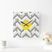 Twee grijze witte Chevron Geel Monogram Vierkante Klok (Huis)