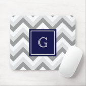 Twee grijze witte Chevron SQ Navy Monogram Muismat (Met muis)