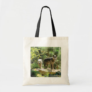 Twee grijze wolven in het bos tote bag
