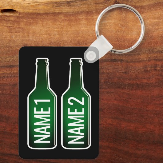 Twee groene bierflesjes aluminium sleutelhanger ca (Achterkant)