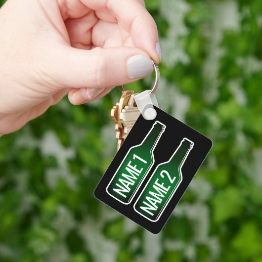 Twee groene bierflesjes aluminium sleutelhanger ca (Hand)