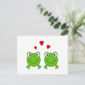 Twee groene kikkers met rood hart. briefkaart (Staand voorkant)