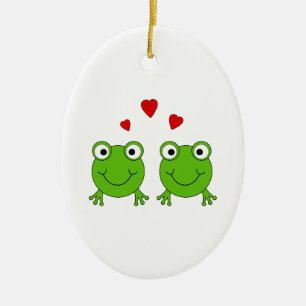 Twee groene kikkers met rood hart. keramisch ornament